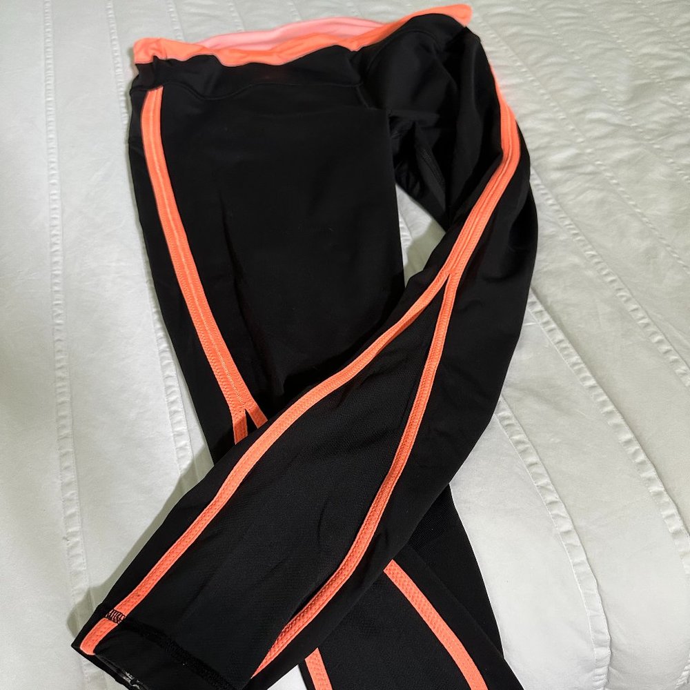EUC Lululemon Black Leggings with Coral Lining